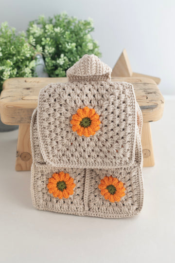 El Örgüsü Turuncu Çiçek Nakışlı Kapaklı Crochet Omuz Çantası
