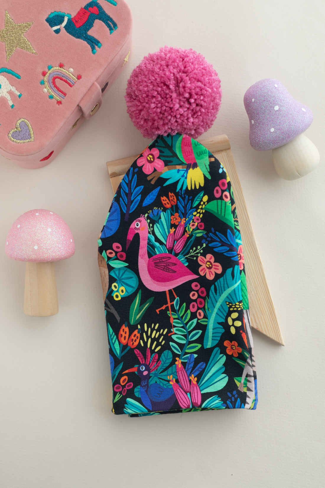 Safari Desenli Siyah Pembe Ponpon Cift Katli Penye Bere