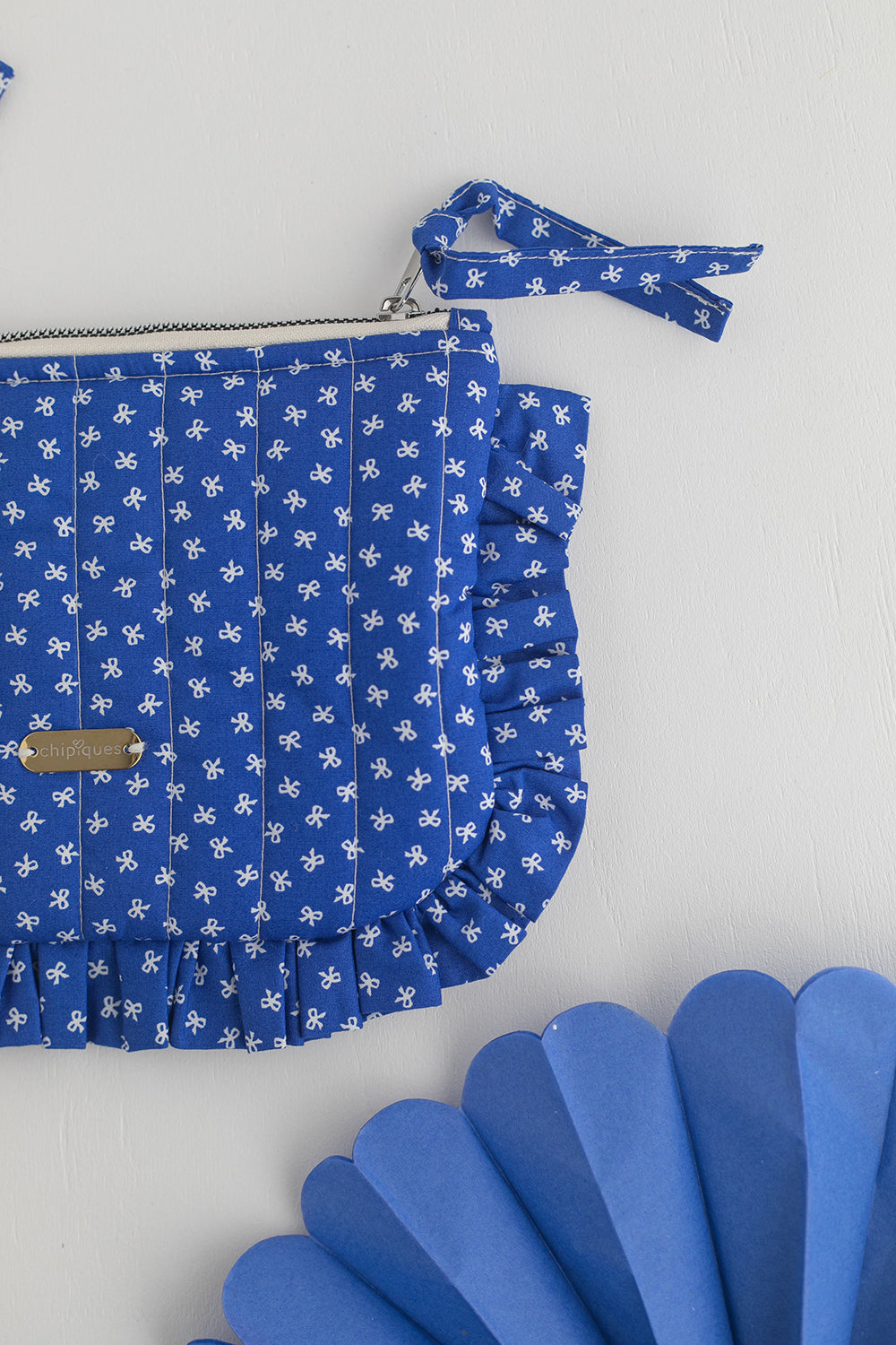 Mavi Mini Fiyonk Desenli Fırfırlı Fermuarlı Kapitone Çanta