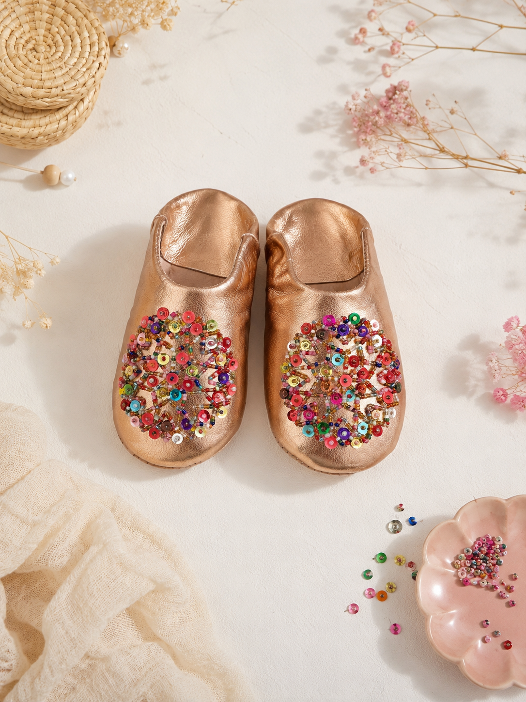Etnik Boncuk işlemeli %100 Rose Gold Deri El Yapımı Ev Terliği