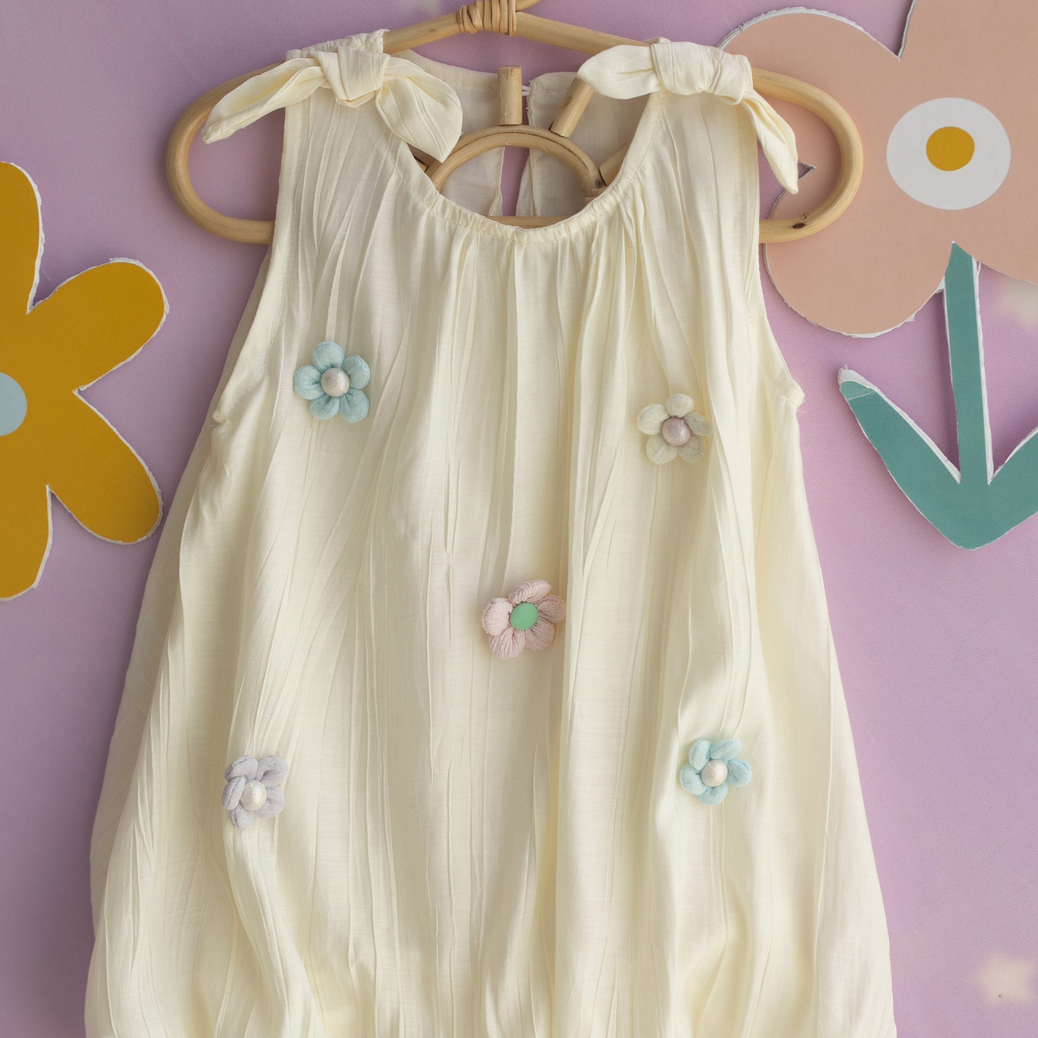 Daisy Motif Scallop Collar Linen Dress