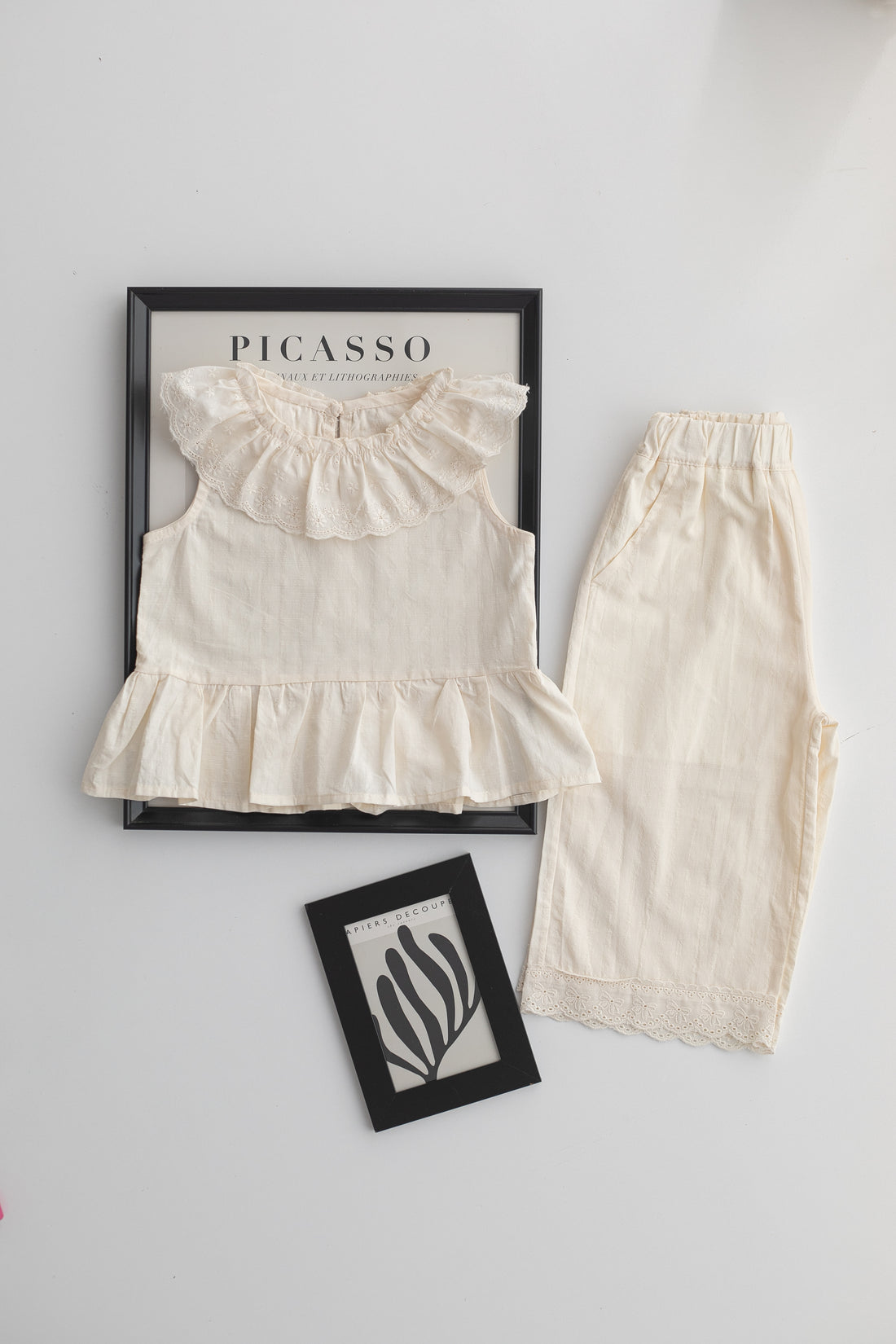 Daisy Motif Scallop Collar Linen Dress