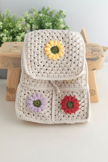 El Örgüs Çiçek Nakışlı Kapaklı Crochet Omuz Çantası