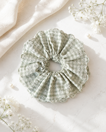 Büyük Boy Mint Pötikare Çift Katlı İşlemeli Fırfırlı Pamuk Fisto Scrunchie Toka