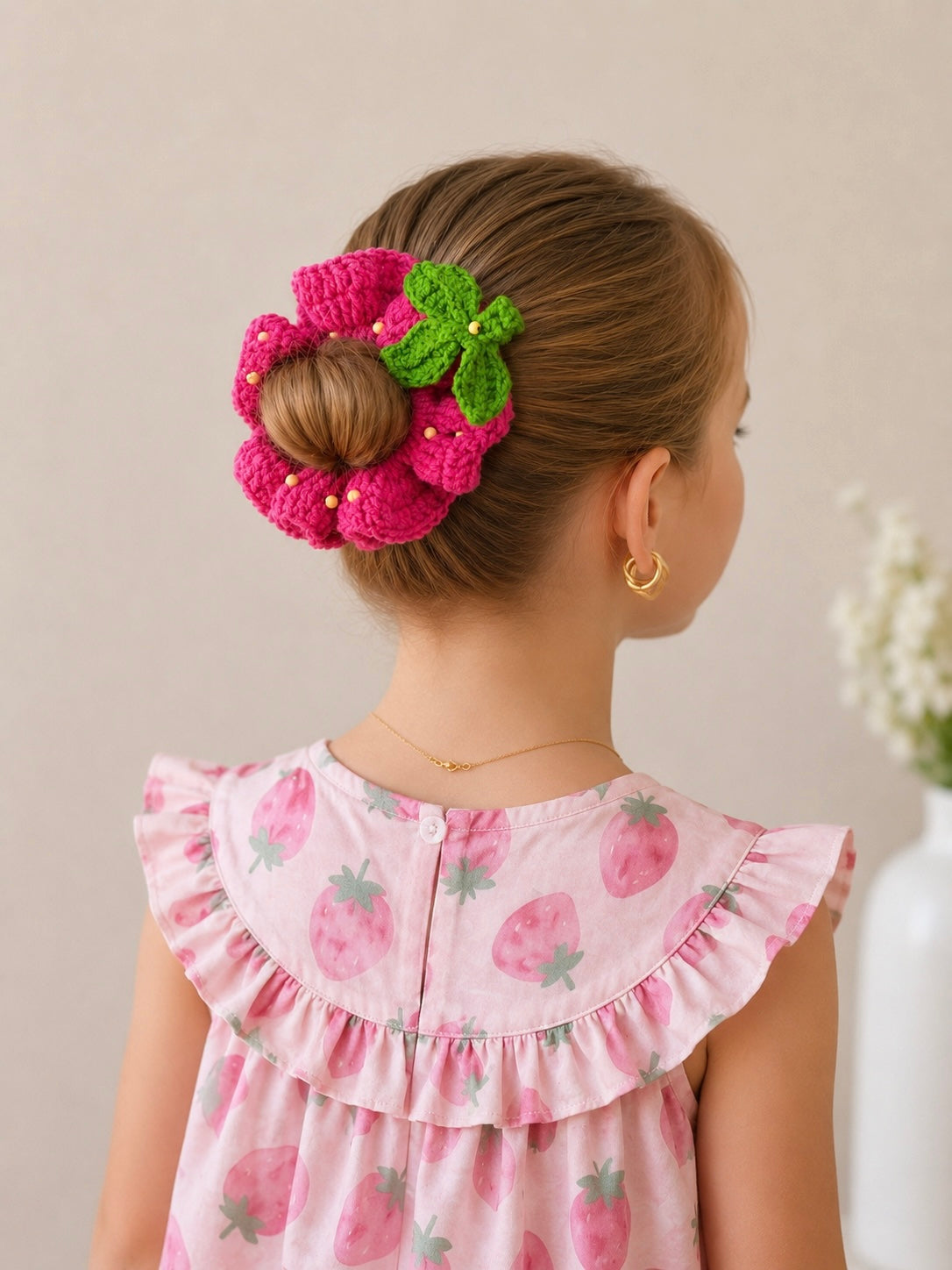 El Örgüsü Çilek Figürlü Boncuk İşlemeli Scrunchie Çocuk Topuz Saç Tokası