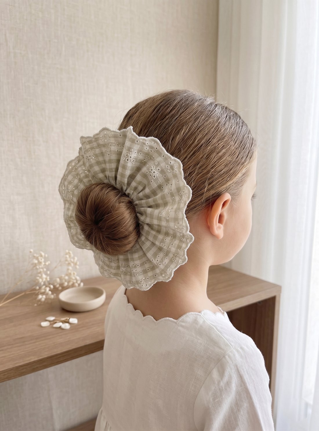 Büyük Boy Mint Pötikare Çift Katlı İşlemeli Fırfırlı Pamuk Fisto Scrunchie Toka
