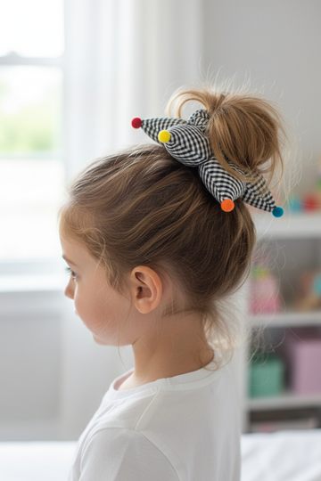 Siyah Potikare Desenli Yıldız Scrunchie Toka – Elyaf Dolgulu 3D Yıldız Lastik Saç Tokası