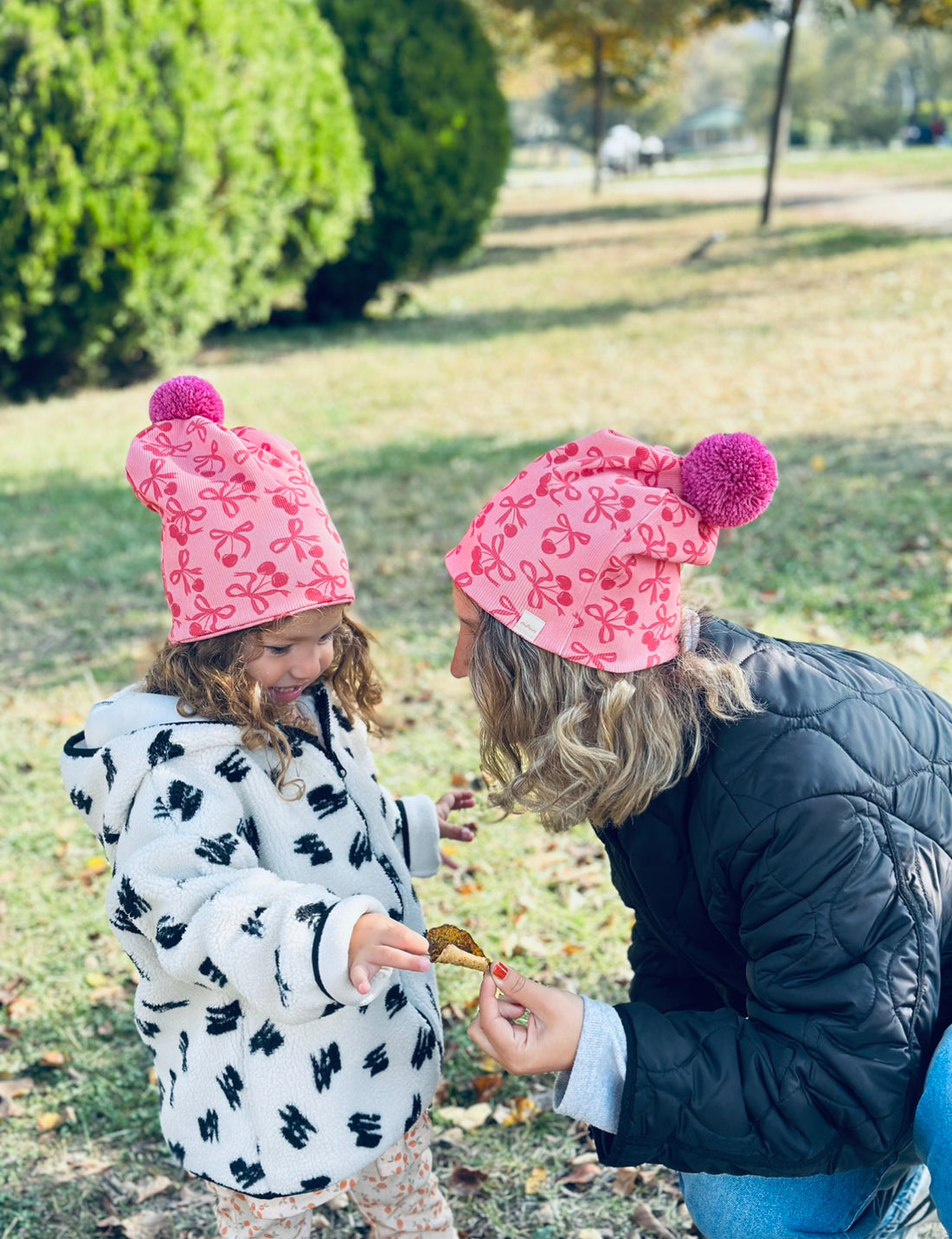 Fiyonk Kiraz Desenli Kalın Kaşkorse Bere