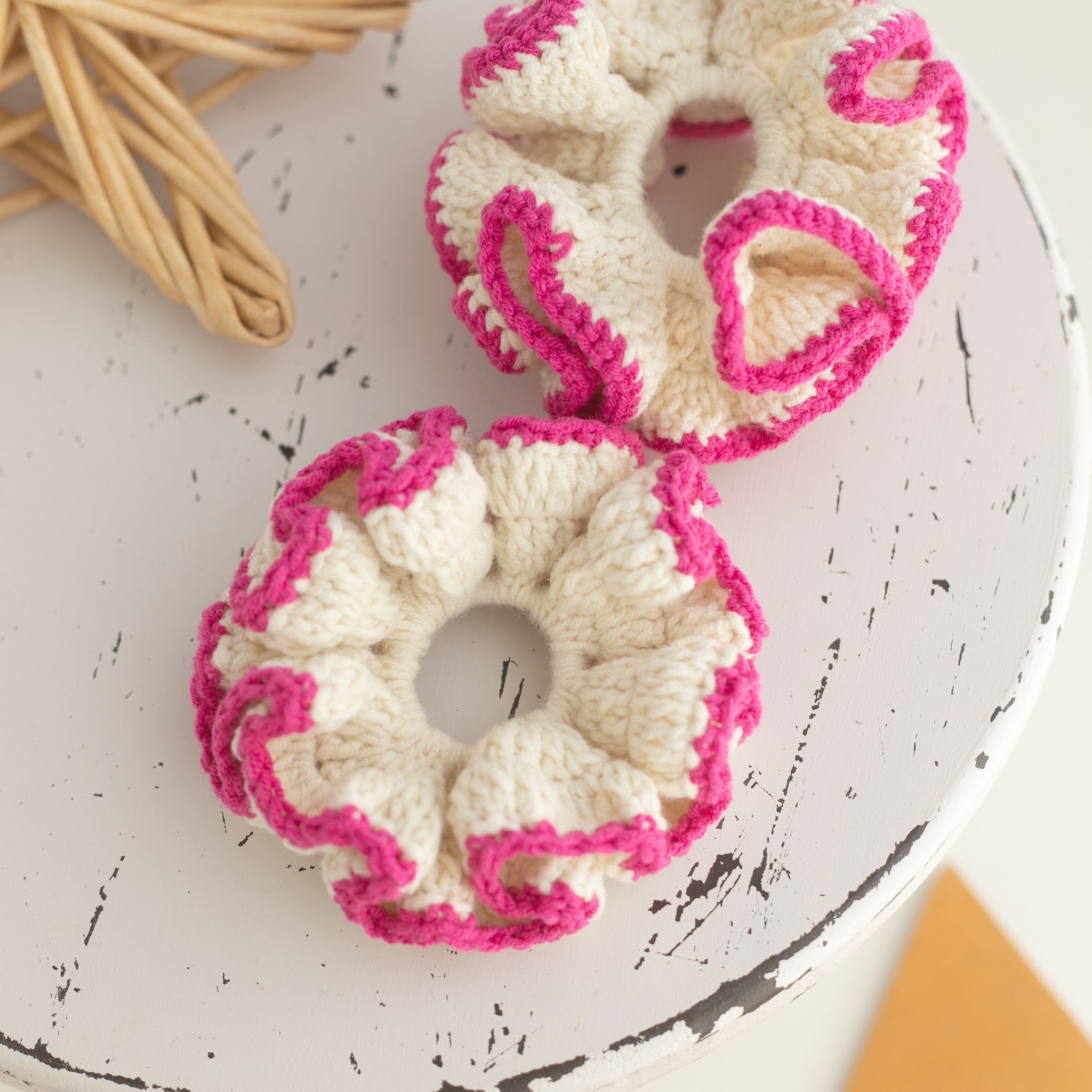 Crochet Pembe Şeritli Maxi Scrunchie Toka