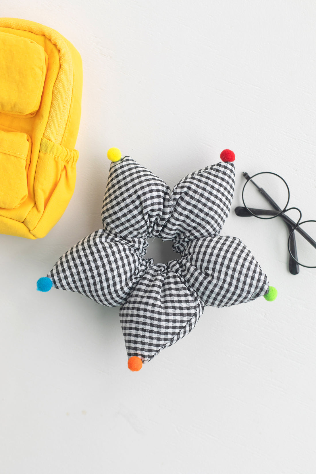 Siyah Potikare Desenli Yıldız Scrunchie Toka – Elyaf Dolgulu 3D Yıldız Lastik Saç Tokası