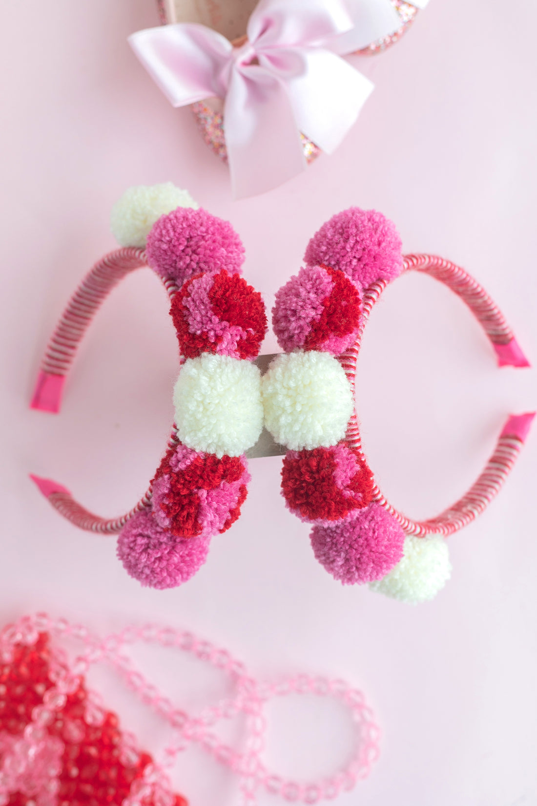 Valentines Pompom Taç