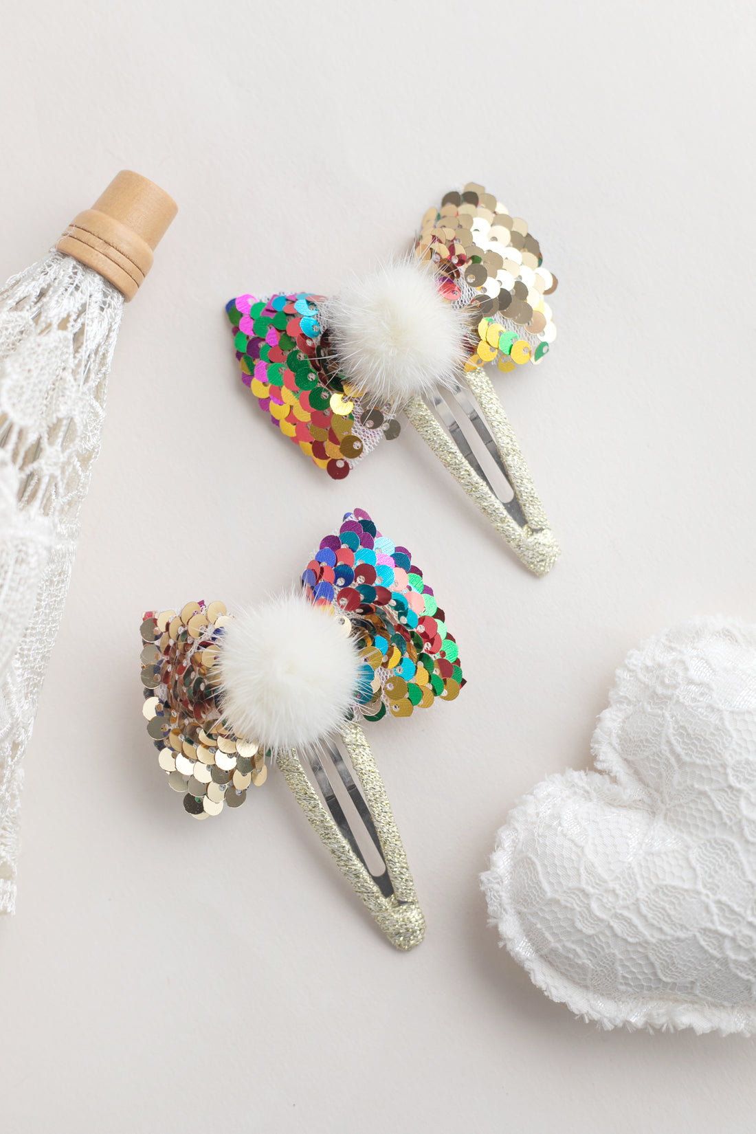 2'li Simli Pastel Fiyonk Gold Toka – Pompomlu Gold Çıtçıt