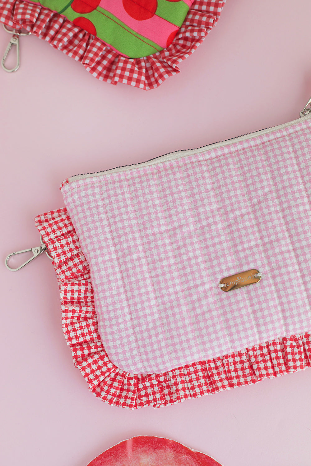 Pembe Potikareli Kirmizi Fırfırlı Fermuarlı Kapitone Çanta