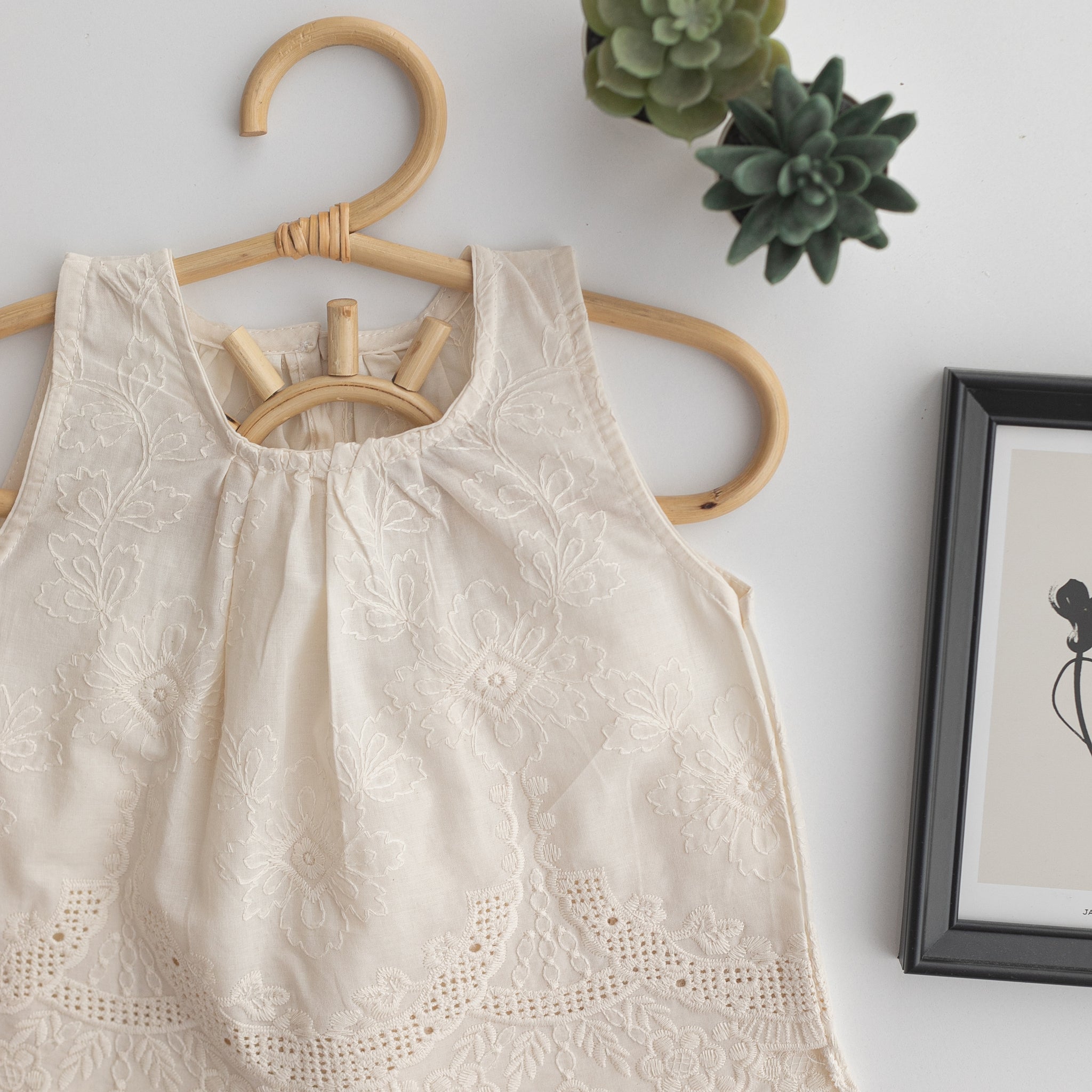 Daisy Motif Scallop Collar Linen Dress
