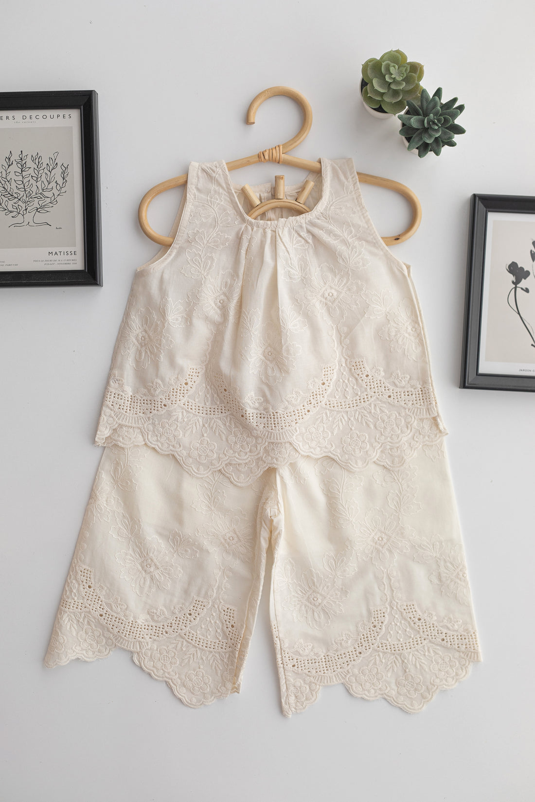 Daisy Motif Scallop Collar Linen Dress