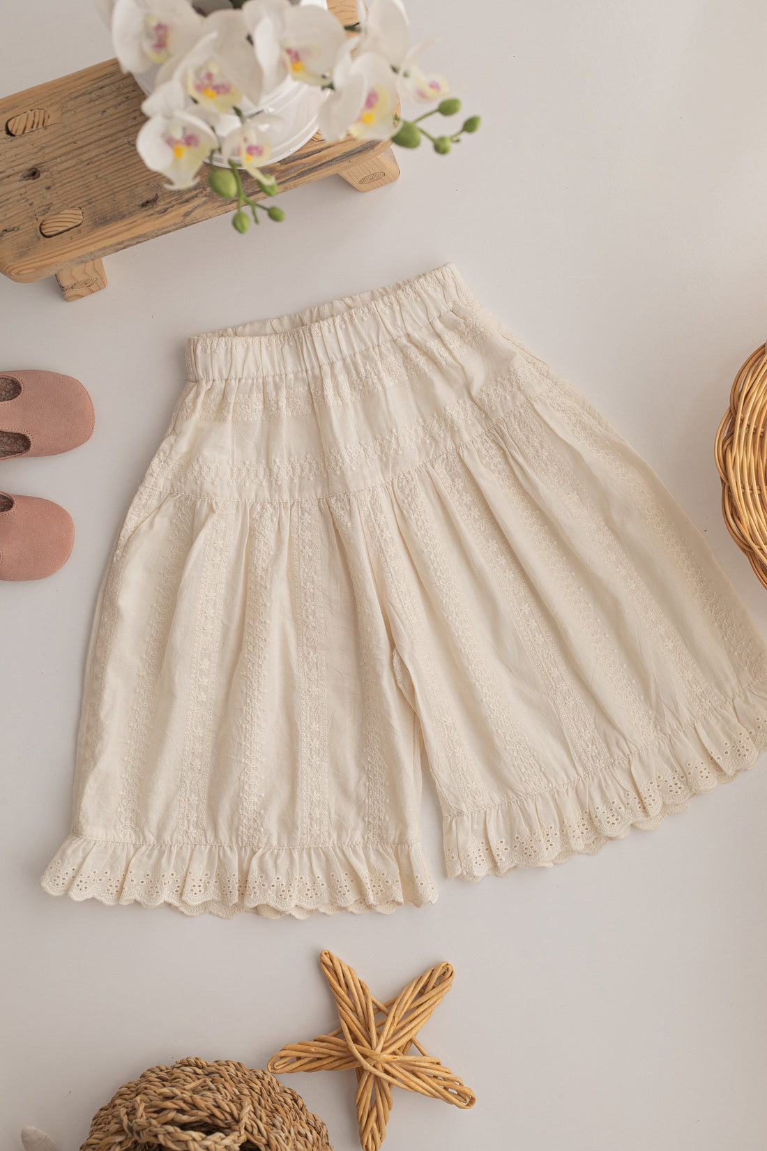 Daisy Motif Scallop Collar Linen Dress
